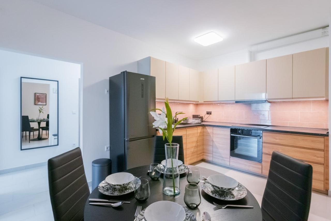 Fox Premium Apartment & Free Private Parking Budapeste Exterior foto